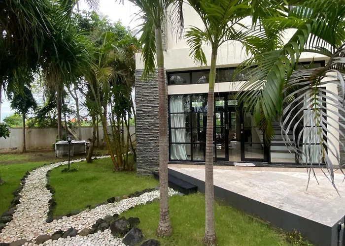 Sunset Villa, Villa *