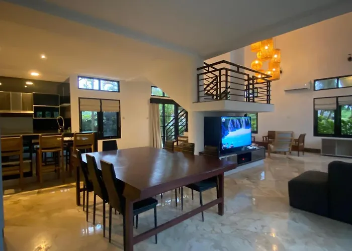 Sunset Villa, Villa